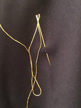 Charger l&#39;image dans la galerie, Gold sewing needle // Aiguille à coudre en or