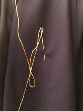 Charger l&#39;image dans la galerie, Gold sewing needle // Aiguille à coudre en or