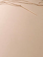 Charger l&#39;image dans la galerie, Gold sewing needle // Aiguille à coudre en or
