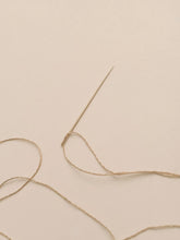 Charger l&#39;image dans la galerie, Gold sewing needle // Aiguille à coudre en or